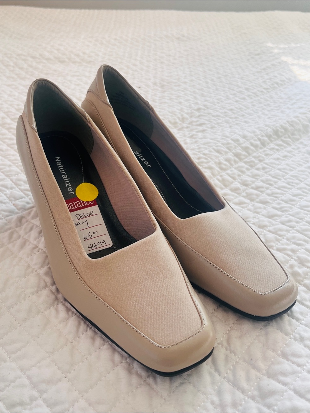 Naturalizer Nude/Tan Square-Toe Low Heel Pumps. Size 7